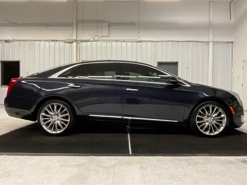 2014 Cadillac XTS Platinum Vsport AWD / 3.6L V6 TwinTurbo / Leather  / Pano Sunrrof / Leather w. Heated & Cooled Seats - Photo 4 - Gladstone, OR 97027