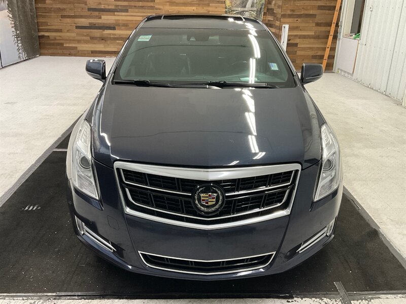 2014 Cadillac XTS Platinum Vsport AWD / 3.6L V6 TwinTurbo / Leather  / Pano Sunrrof / Leather w. Heated & Cooled Seats - Photo 5 - Gladstone, OR 97027