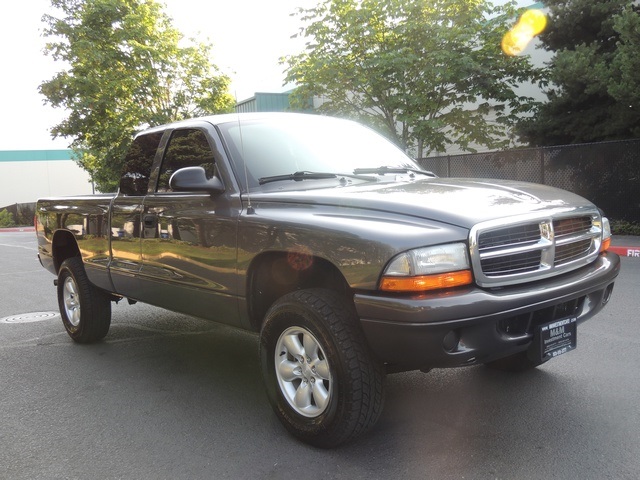 2004 Dodge Dakota Club Cab / 4X4 / 6-cyl / 5 Speed Manual / 1-OWNER   - Photo 2 - Portland, OR 97217