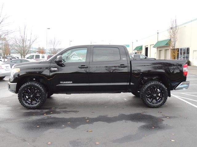 2014 Toyota Tundra SR5 / CREWMAX / 4X4 / 5.7L / LIFTED LIFTED