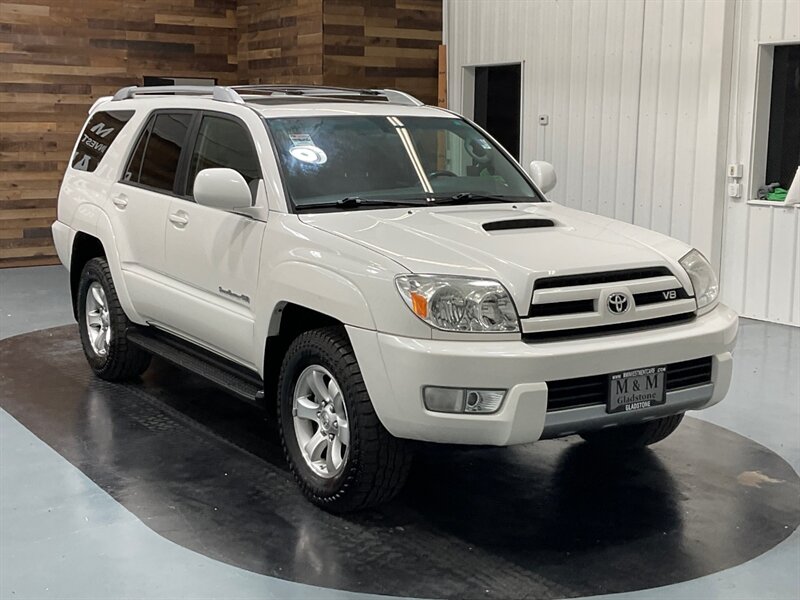 2004 Toyota 4Runner Sport Edition 4X4 / 4.7L V8 / 1-OWNER LOCAL  / FRESH TIMING BELT SERVICE DONE - Photo 2 - Gladstone, OR 97027