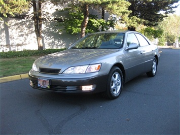 1997 Lexus ES 300 / Leather/ Heated seats/ Loaded Sedan