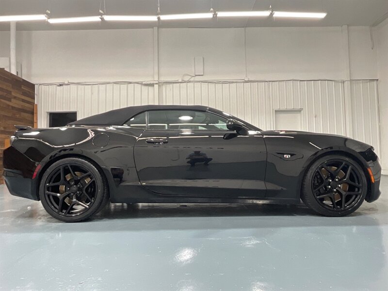 2023 Chevrolet Camaro SS Convertible / V8 6.2L / 1-OWNER / 14,000 MILES / Heated & Ventilated Leather Seats - Photo 4 - Gladstone, OR 97027