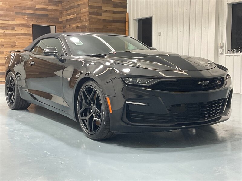 2023 Chevrolet Camaro SS Convertible / V8 6.2L / 1-OWNER / 14,000 MILES  / Heated & Ventilated Leather Seats