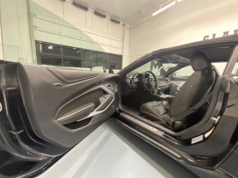 2023 Chevrolet Camaro SS Convertible / V8 6.2L / 1-OWNER / 14,000 MILES / Heated & Ventilated Leather Seats - Photo 33 - Gladstone, OR 97027