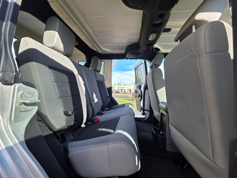 2008 Jeep Wrangler Unlimited 4X4 V6 / 6 SPEED / NEW TIRES / LIFTED  / NEW CLUTCH / XD WHEELS / MANUAL TRANSMISSION - Photo 16 - Portland, OR 97217