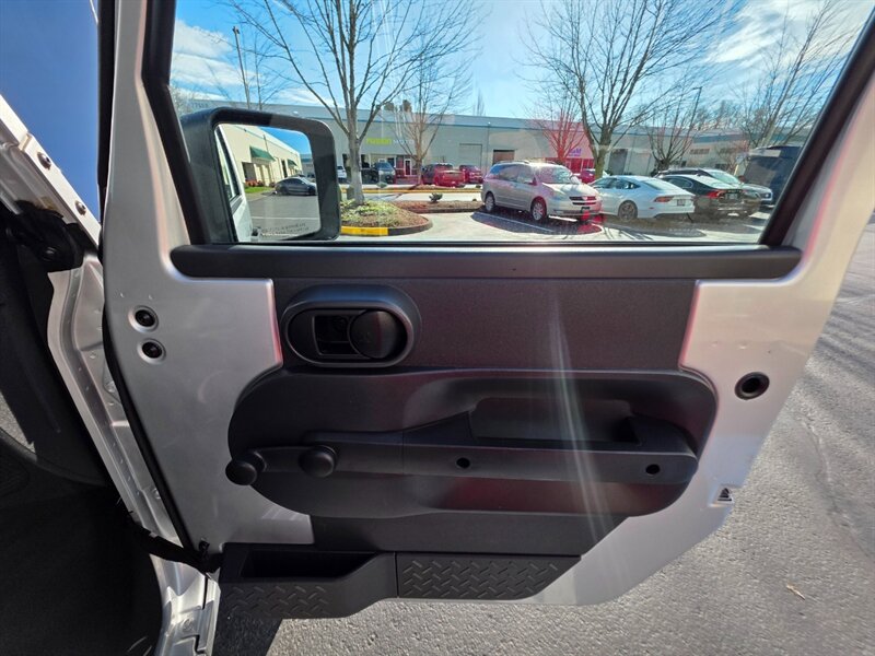 2008 Jeep Wrangler Unlimited 4X4 V6 / 6 SPEED / NEW TIRES / LIFTED  / NEW CLUTCH / XD WHEELS / MANUAL TRANSMISSION - Photo 36 - Portland, OR 97217