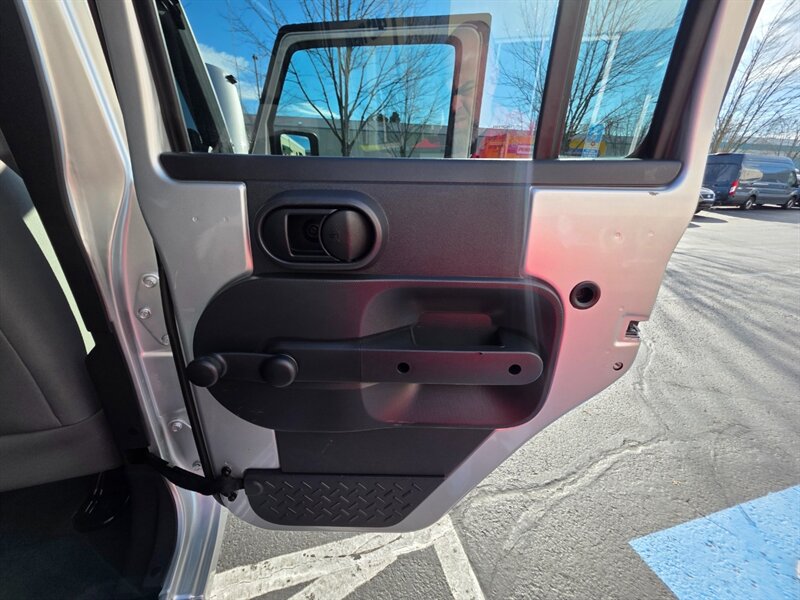 2008 Jeep Wrangler Unlimited 4X4 V6 / 6 SPEED / NEW TIRES / LIFTED  / NEW CLUTCH / XD WHEELS / MANUAL TRANSMISSION - Photo 38 - Portland, OR 97217