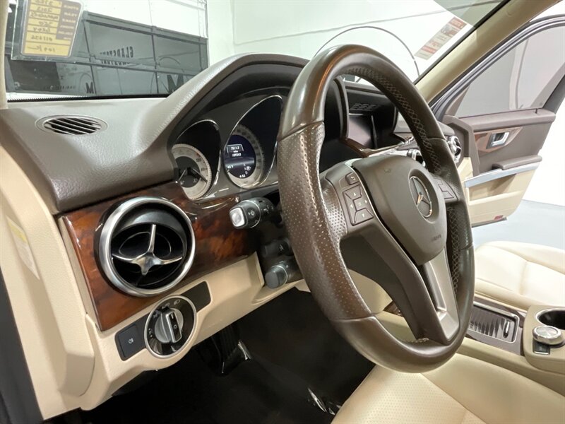 2013 Mercedes-Benz GLK 350 4MATIC / Panoramic Sunroof / Leather /Navi   - Photo 15 - Gladstone, OR 97027