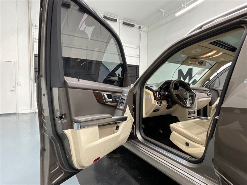 2013 Mercedes-Benz GLK 350 4MATIC / Panoramic Sunroof / Leather /Navi   - Photo 10 - Gladstone, OR 97027