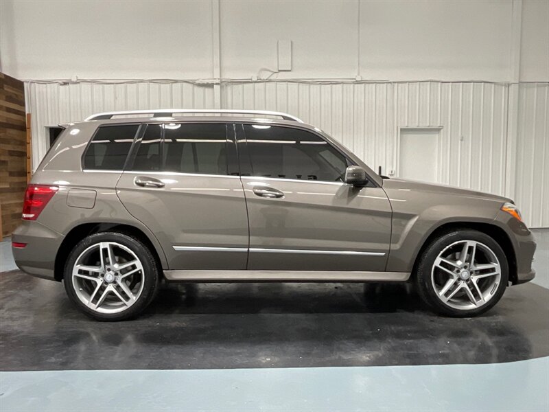 2013 Mercedes-Benz GLK 350 4MATIC / Panoramic Sunroof / Leather /Navi   - Photo 4 - Gladstone, OR 97027