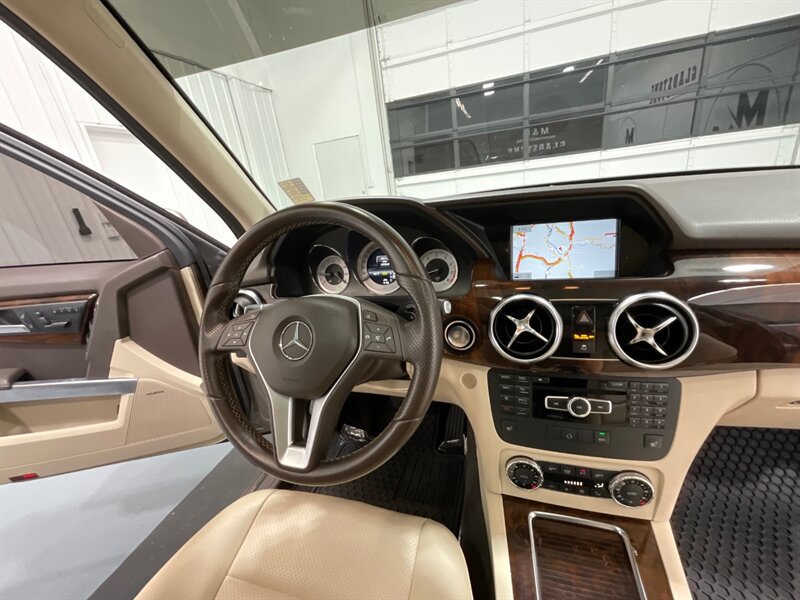 2013 Mercedes-Benz GLK 350 4MATIC / Panoramic Sunroof / Leather /Navi   - Photo 17 - Gladstone, OR 97027