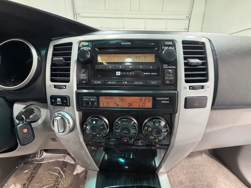 2006 Toyota 4Runner Limited AWD / 4.7L V8 / NEW TIMING BELT / LEATHER / SUNROOF / NEW LIFT WHEELS & TIRES - Photo 18 - Gladstone, OR 97027
