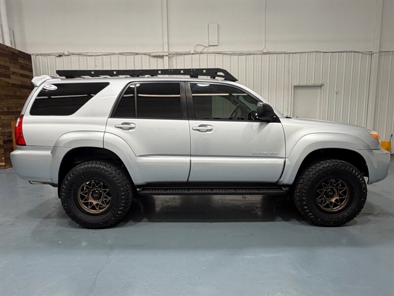 2006 Toyota 4Runner Limited AWD / 4.7L V8 / NEW TIMING BELT / LEATHER / SUNROOF / NEW LIFT WHEELS & TIRES - Photo 4 - Gladstone, OR 97027