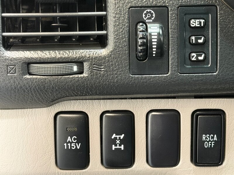 2006 Toyota 4Runner Limited AWD / 4.7L V8 / NEW TIMING BELT / LEATHER / SUNROOF / NEW LIFT WHEELS & TIRES - Photo 20 - Gladstone, OR 97027