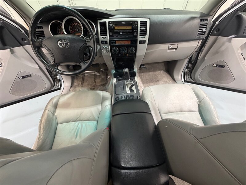 2006 Toyota 4Runner Limited AWD / 4.7L V8 / NEW TIMING BELT / LEATHER / SUNROOF / NEW LIFT WHEELS & TIRES - Photo 33 - Gladstone, OR 97027