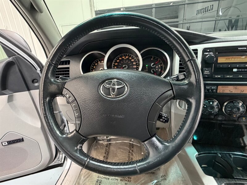 2006 Toyota 4Runner Limited AWD / 4.7L V8 / NEW TIMING BELT / LEATHER / SUNROOF / NEW LIFT WHEELS & TIRES - Photo 16 - Gladstone, OR 97027
