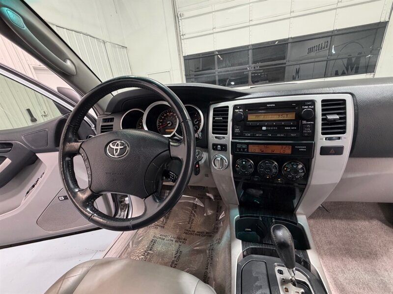2006 Toyota 4Runner Limited AWD / 4.7L V8 / NEW TIMING BELT / LEATHER / SUNROOF / NEW LIFT WHEELS & TIRES - Photo 32 - Gladstone, OR 97027