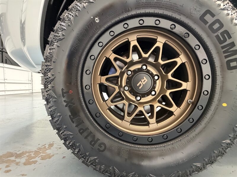 2006 Toyota 4Runner Limited AWD / 4.7L V8 / NEW TIMING BELT / LEATHER / SUNROOF / NEW LIFT WHEELS & TIRES - Photo 39 - Gladstone, OR 97027
