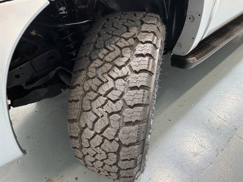 2006 Toyota 4Runner Limited AWD / 4.7L V8 / NEW TIMING BELT / LEATHER / SUNROOF / NEW LIFT WHEELS & TIRES - Photo 24 - Gladstone, OR 97027