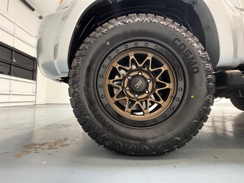 2006 Toyota 4Runner Limited AWD / 4.7L V8 / NEW TIMING BELT / LEATHER / SUNROOF / NEW LIFT WHEELS & TIRES - Photo 23 - Gladstone, OR 97027
