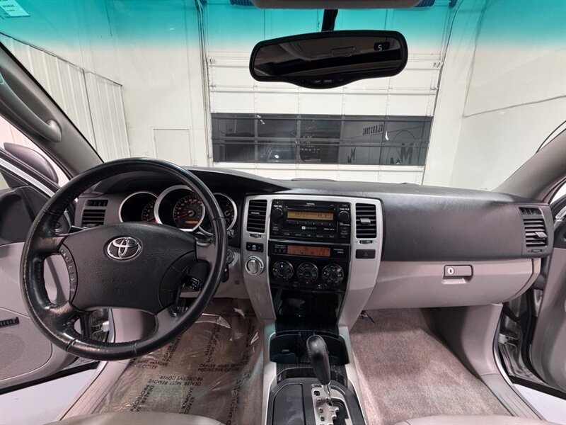 2006 Toyota 4Runner Limited AWD / 4.7L V8 / NEW TIMING BELT / LEATHER / SUNROOF / NEW LIFT WHEELS & TIRES - Photo 15 - Gladstone, OR 97027