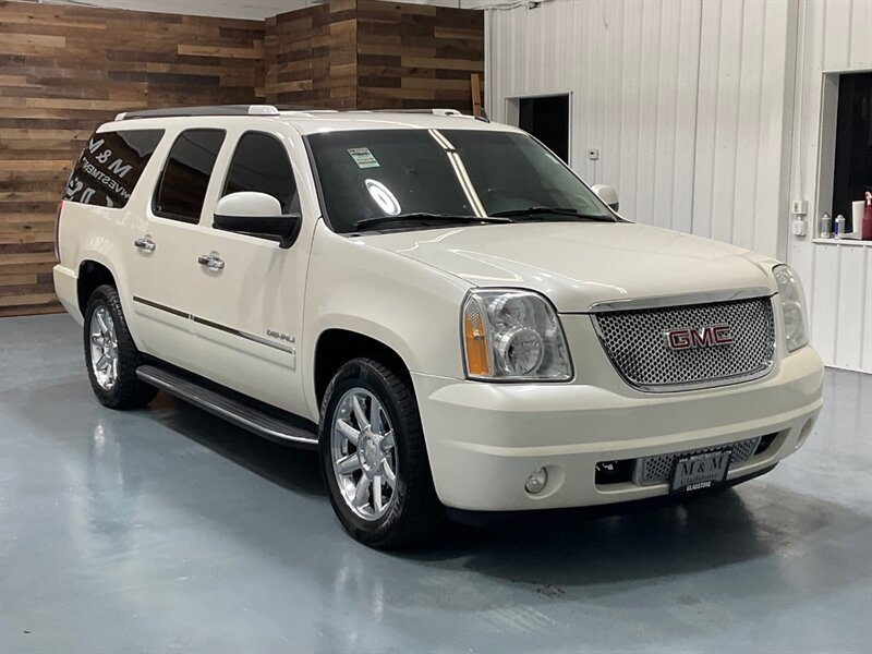 2011 GMC Yukon XL Denali Sport Utility AWD / 6.2L V8 / DVD Player  / Leather heated seats - Photo 2 - Gladstone, OR 97027