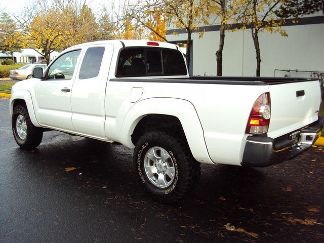 2010 Toyota Tacoma Access Cab / 4Cyl/ 4WD/ 5-Speed   - Photo 3 - Portland, OR 97217