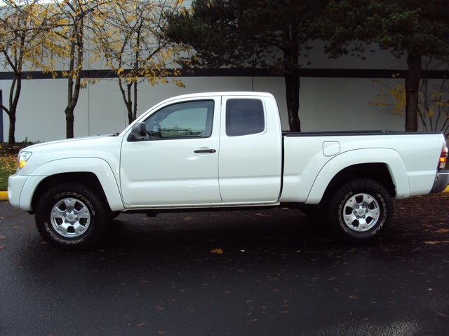 2010 Toyota Tacoma Access Cab / 4Cyl/ 4WD/ 5-Speed   - Photo 2 - Portland, OR 97217