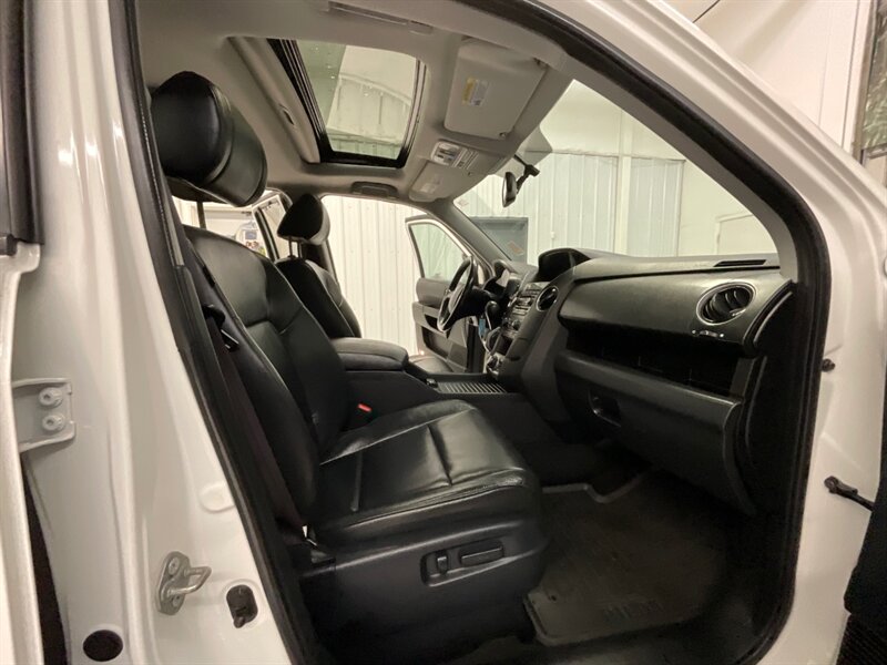 2015 Honda Pilot Touring  / Leather & Sunroof - Photo 13 - Gladstone, OR 97027