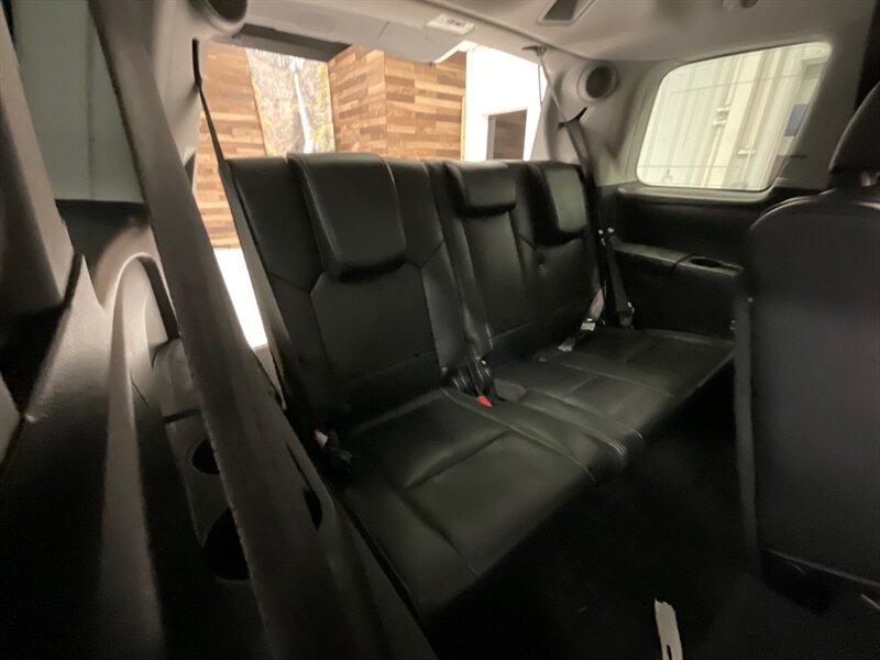 2015 Honda Pilot Touring  / Leather & Sunroof - Photo 11 - Gladstone, OR 97027