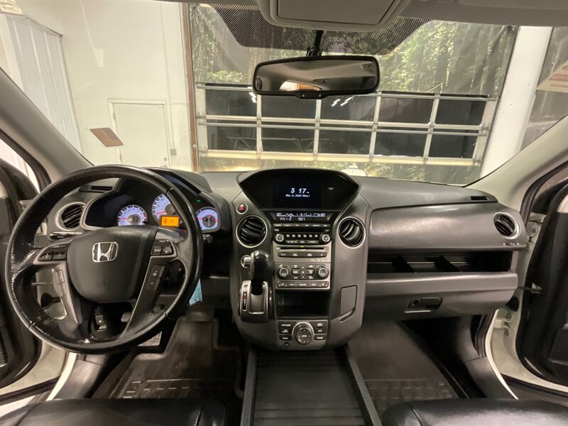 2015 Honda Pilot Touring  / Leather & Sunroof - Photo 17 - Gladstone, OR 97027