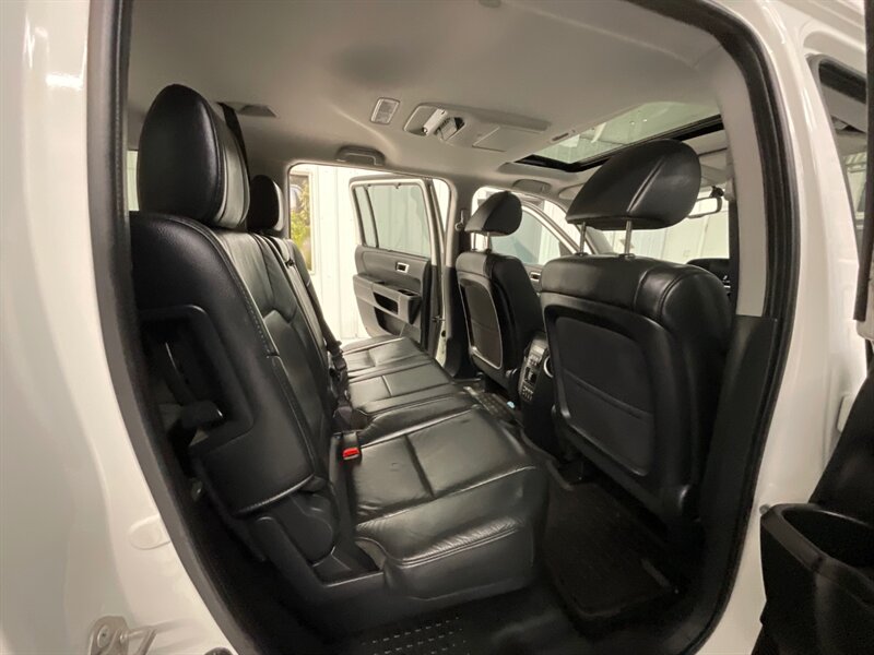 2015 Honda Pilot Touring  / Leather & Sunroof - Photo 12 - Gladstone, OR 97027