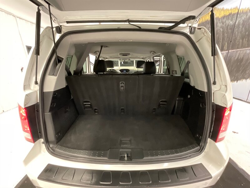 2015 Honda Pilot Touring  / Leather & Sunroof - Photo 16 - Gladstone, OR 97027