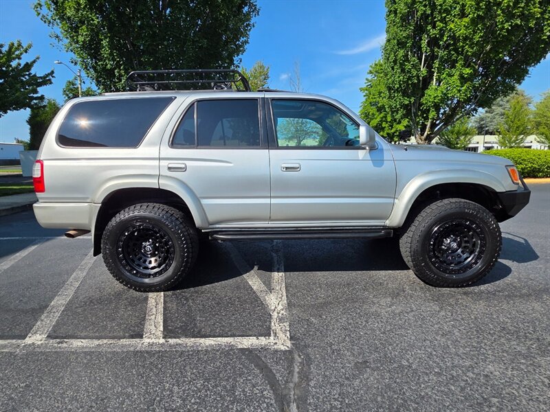 2000 Toyota 4Runner SR5 4X4 / 5 SPEED MANUAL / V6 3.4L / LIFTED / FUEL WHEELS / TIMING BELT REPLACED / WINCH / 170K MILES ONLY - Photo 4 - Portland, OR 97217