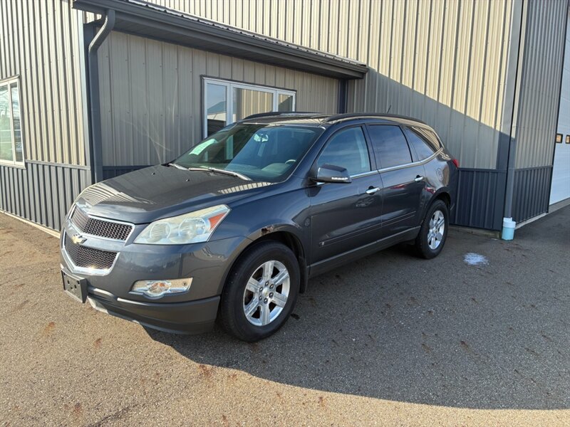 2010 Chevrolet Traverse LT   - Photo 1 - Mount Vernon, OH 43050
