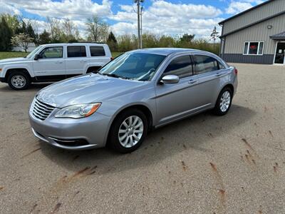 2013 Chrysler 200 Touring   - Photo 1 - Mount Vernon, OH 43050