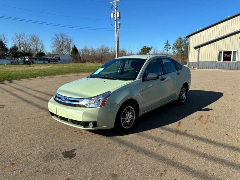 2010 Ford Focus SE   - Photo 1 - Mount Vernon, OH 43050