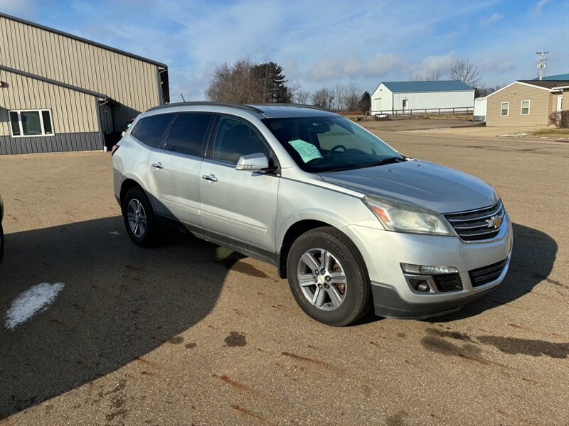 2015 Chevrolet Traverse LT   - Photo 1 - Mount Vernon, OH 43050