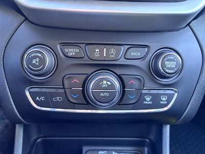 2016 Jeep Cherokee Trailhawk   - Photo 6 - Winnipeg, MB R3L 0M4