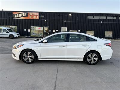 2016 Hyundai SONATA Hybrid Limited   - Photo 2 - Winnipeg, MB R3L 0M4