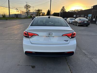 2016 Hyundai SONATA Hybrid Limited   - Photo 4 - Winnipeg, MB R3L 0M4