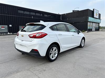 2019 Chevrolet Cruze LT  Hatchback - Photo 4 - Winnipeg, MB R3L 0M4