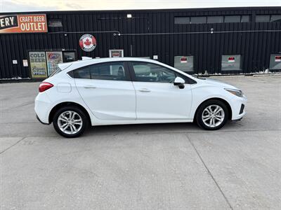 2019 Chevrolet Cruze LT  Hatchback - Photo 3 - Winnipeg, MB R3L 0M4
