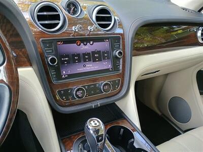 2019 Bentley Bentayga V8  ONE OWNER - Photo 16 - Boca Raton, FL 33431