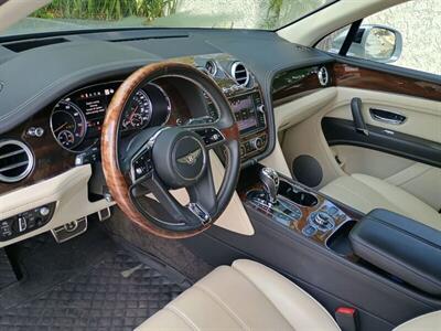 2019 Bentley Bentayga V8  ONE OWNER - Photo 13 - Boca Raton, FL 33431