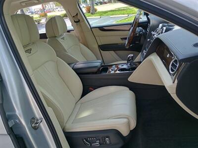2019 Bentley Bentayga V8  ONE OWNER - Photo 4 - Boca Raton, FL 33431