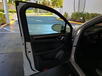 2021 Porsche Macan  ONE OWNER - Photo 18 - Boca Raton, FL 33431