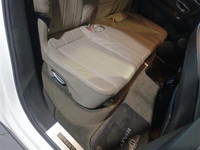 2019 Bentley Bentayga V8   - Photo 34 - Boca Raton, FL 33431