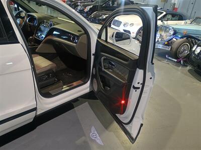 2019 Bentley Bentayga V8   - Photo 39 - Boca Raton, FL 33431